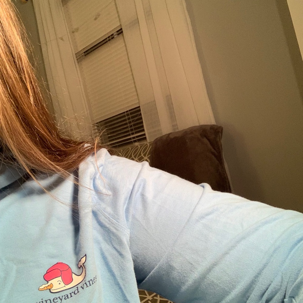 vineyard vines light blue thin shirt with hood